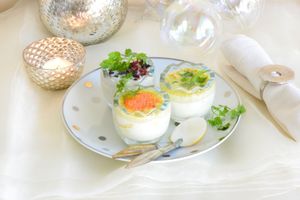 Oeufs de caille festifs en cocotte 