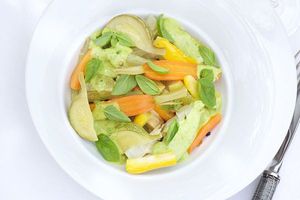 Légumes à la grecque, sauce crémeuse au basilic