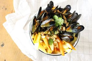Bowl de moules de bouchot au curry jaune