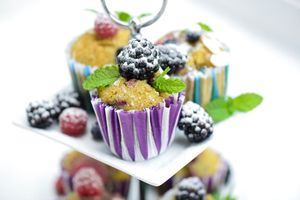 Muffins aux fruits rouges et à la polenta (sans gluten)