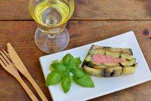 Terrine aux légumes et au coeur de filet de saumon fumé