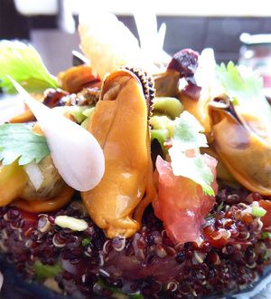 Moules de Bouchots vapeur, salade quinoa noir aux agrumes