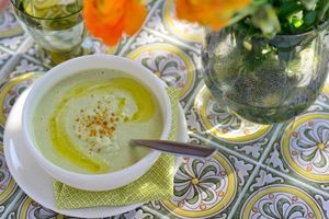 Soupe de chou romanesco au curry