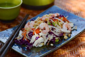 Salade vietnamienne au poulet et crevettes