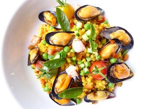 Frégola en risotto de paella de moules