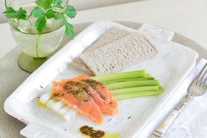 Poireaux baguette, saumon en gravlaax