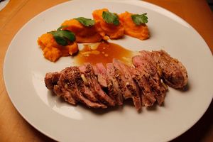 Magret de canard à la badiane et purée de potimarron