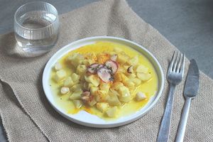 Pommes de terre au safran, miel et noix du Brésil